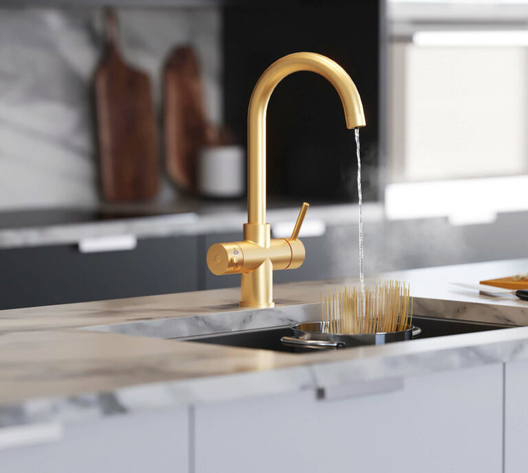 A boiling water tap in luxurious gold is perfect for washing pasta and other foods.