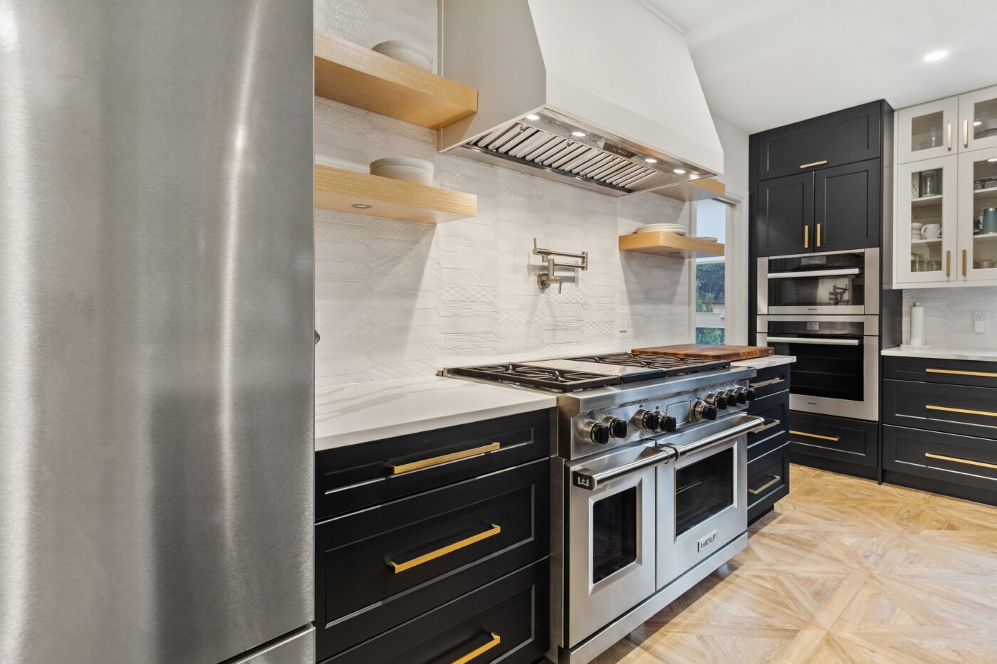 Black & Gold Kitchens: 8 Ideas for a Luxury Cooking Space