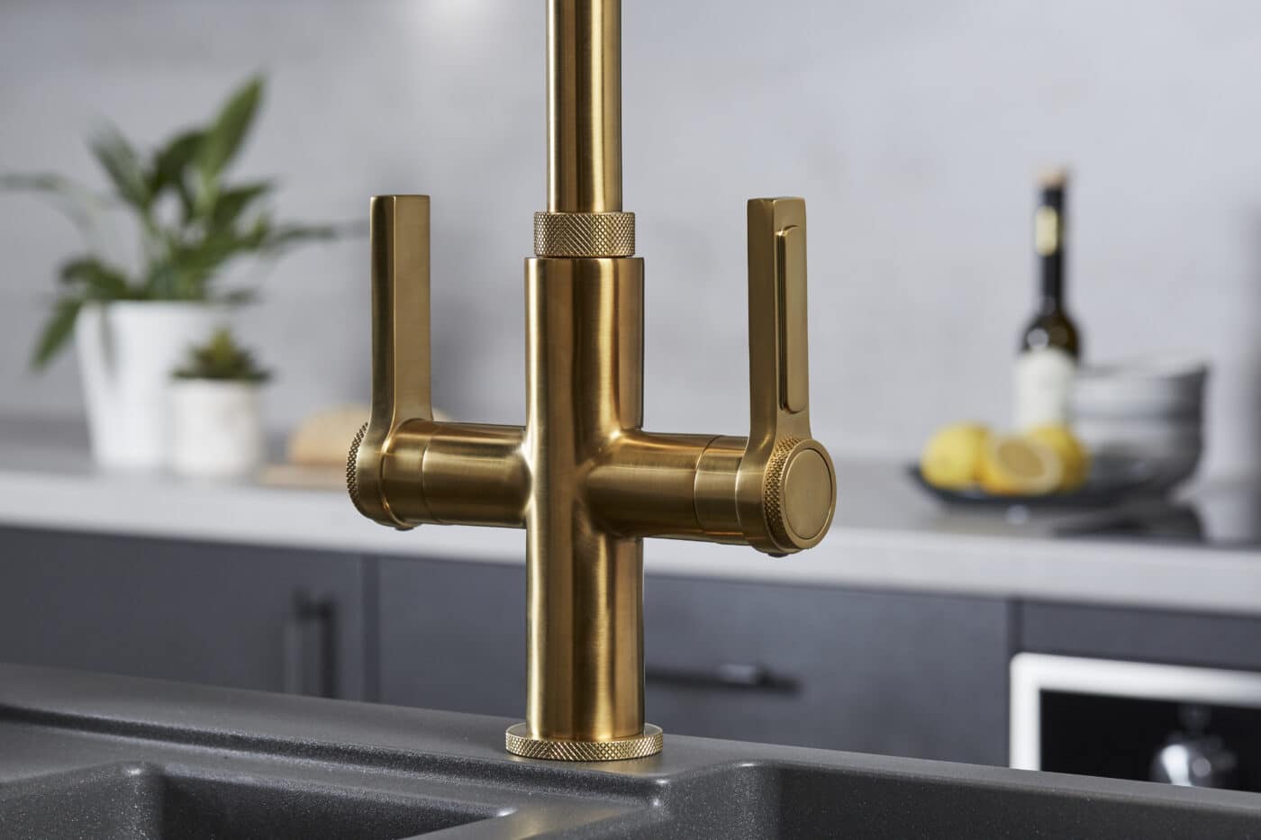 Artesano 3-in-1 D Shape Boiling Water Tap - Brushed Brass - Image 4