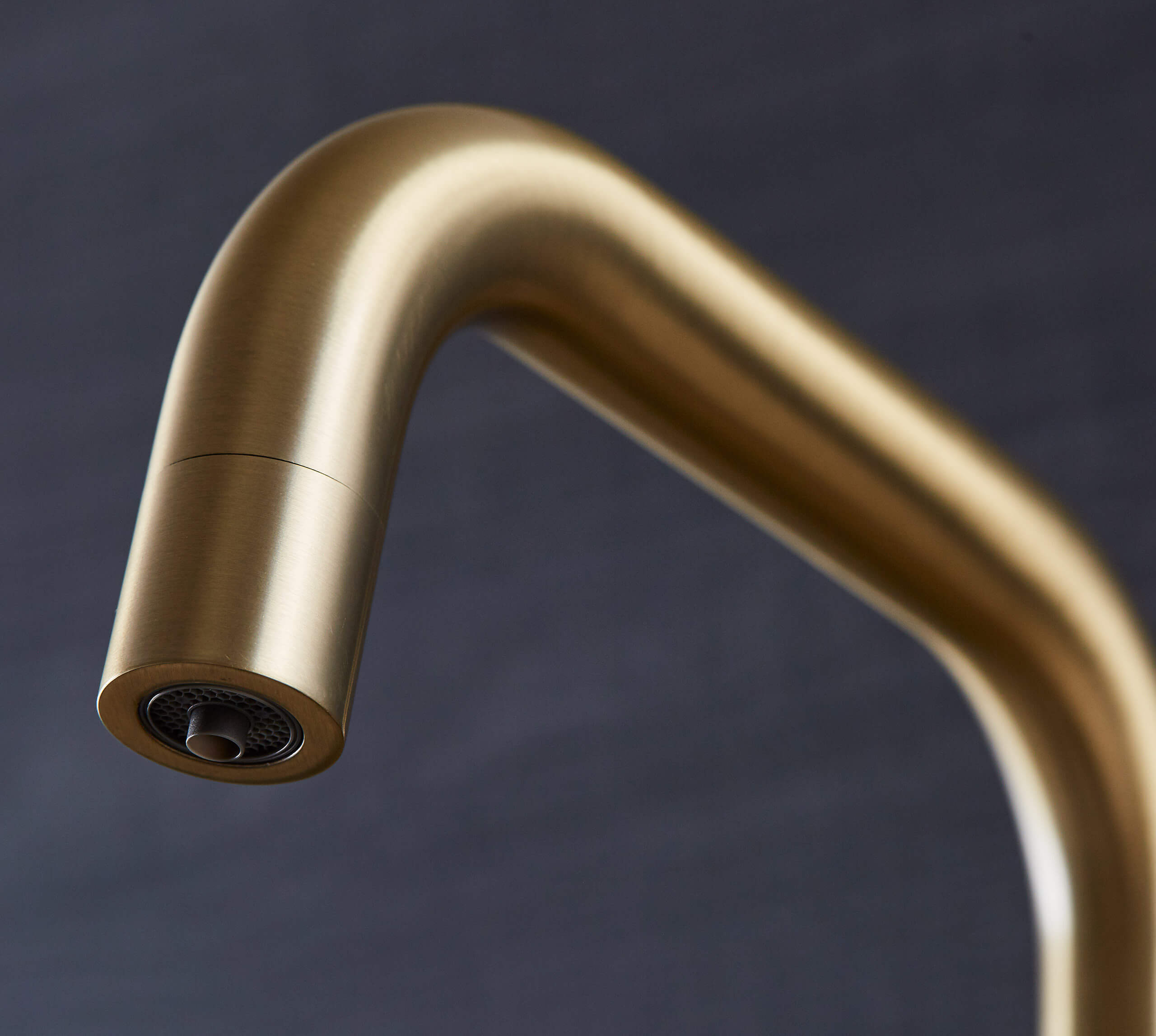 Sapphire D Chilled 4-in-1: D Shape Digital Tap - Brushed Gold - Image 6