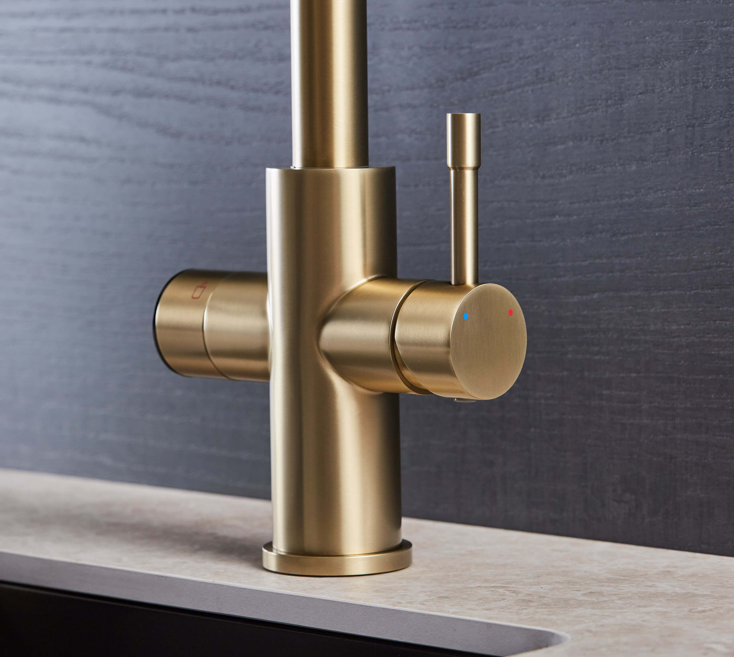 Sapphire D Chilled 4-in-1: D Shape Digital Tap - Brushed Gold - Image 4